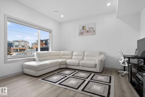9514 Pear Close, Edmonton, AB - Indoor Photo Showing Living Room