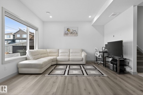9514 Pear Close, Edmonton, AB - Indoor Photo Showing Living Room