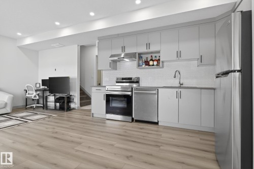 9514 Pear Close, Edmonton, AB - Indoor Photo Showing Kitchen With Upgraded Kitchen