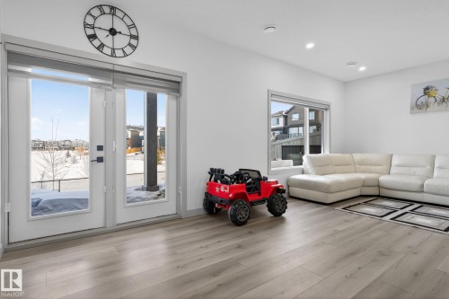 9514 Pear Close, Edmonton, AB - Indoor Photo Showing Living Room