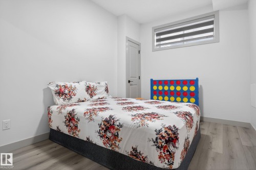 9514 Pear Close, Edmonton, AB - Indoor Photo Showing Bedroom