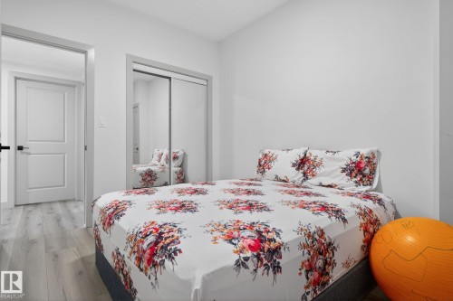 9514 Pear Close, Edmonton, AB - Indoor Photo Showing Bedroom