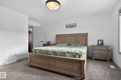 9514 Pear Close, Edmonton, AB - Indoor Photo Showing Bedroom