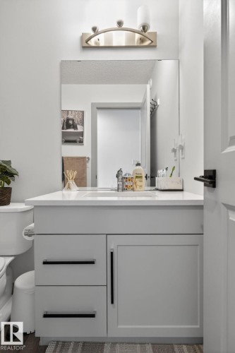9514 Pear Close, Edmonton, AB - Indoor Photo Showing Bathroom
