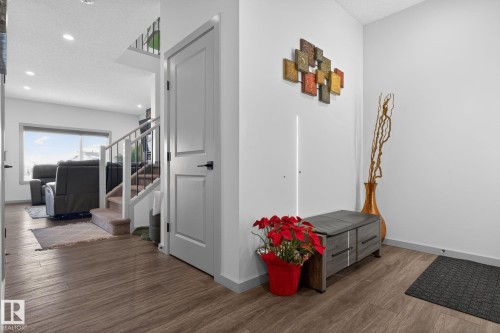 9514 Pear Close, Edmonton, AB - Indoor Photo Showing Other Room