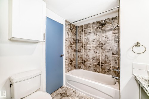 404 Evergreen Park, Edmonton, AB - Indoor Photo Showing Bathroom