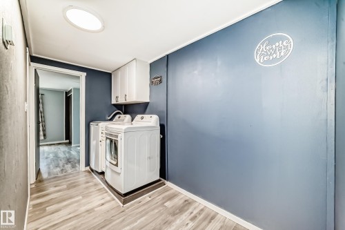 404 Evergreen Park, Edmonton, AB - Indoor Photo Showing Laundry Room