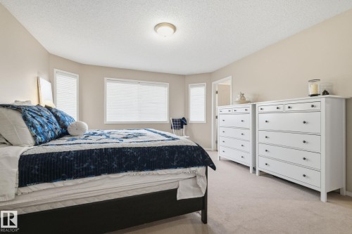 22 Lamplight Bay, Spruce Grove, AB - Indoor Photo Showing Bedroom