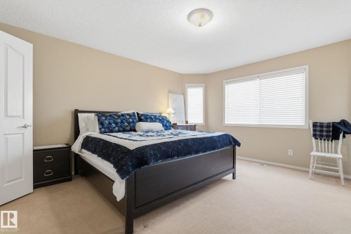22 Lamplight Bay, Spruce Grove, AB - Indoor Photo Showing Bedroom