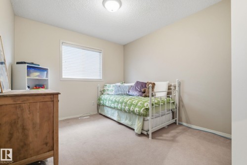 22 Lamplight Bay, Spruce Grove, AB - Indoor Photo Showing Bedroom