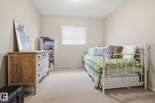 22 Lamplight Bay, Spruce Grove, AB - Indoor Photo Showing Bedroom