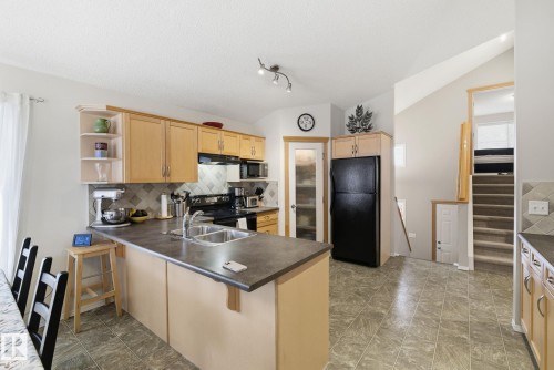 22 Lamplight Bay, Spruce Grove, AB - Indoor Photo Showing Kitchen With Double Sink