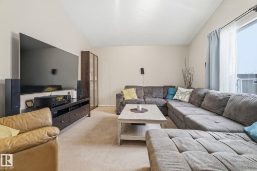 22 Lamplight Bay, Spruce Grove, AB - Indoor Photo Showing Living Room
