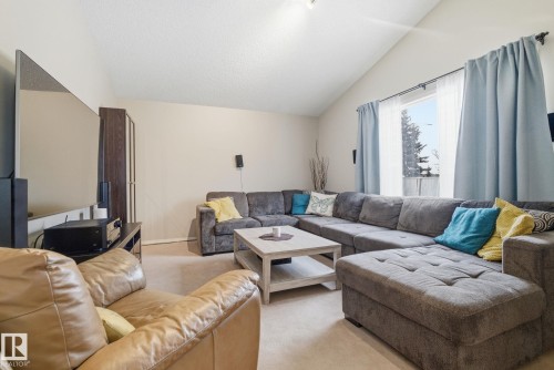 22 Lamplight Bay, Spruce Grove, AB - Indoor Photo Showing Living Room