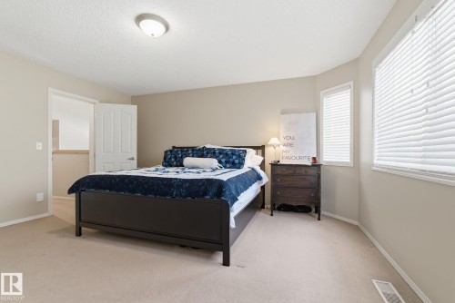 22 Lamplight Bay, Spruce Grove, AB - Indoor Photo Showing Bedroom