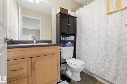 22 Lamplight Bay, Spruce Grove, AB - Indoor Photo Showing Bathroom