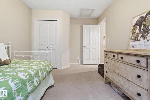 22 Lamplight Bay, Spruce Grove, AB - Indoor Photo Showing Bedroom