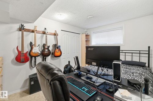 22 Lamplight Bay, Spruce Grove, AB - Indoor Photo Showing Other Room