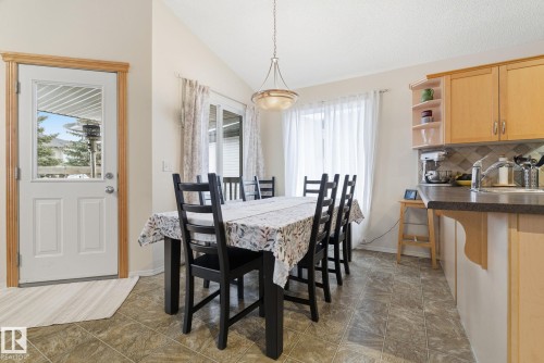 22 Lamplight Bay, Spruce Grove, AB - Indoor Photo Showing Dining Room