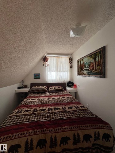 5137 6Th Avenue, Edson, AB - Indoor Photo Showing Bedroom