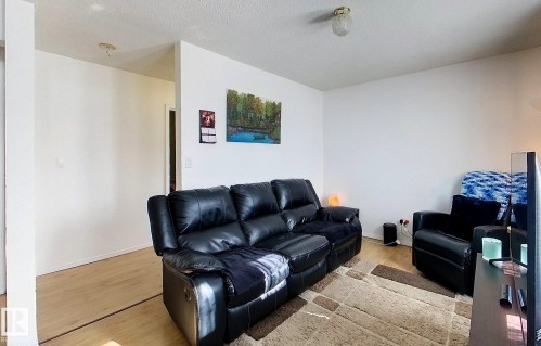 5137 6Th Avenue, Edson, AB - Indoor Photo Showing Living Room