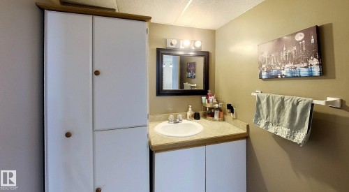 5137 6Th Avenue, Edson, AB - Indoor Photo Showing Bathroom