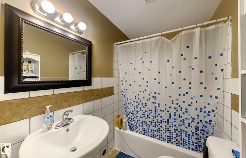 5137 6Th Avenue, Edson, AB - Indoor Photo Showing Bathroom