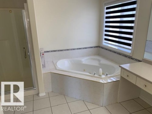 232 Kulawy Drive, Edmonton, AB - Indoor Photo Showing Bathroom