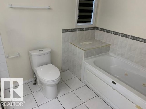 232 Kulawy Drive, Edmonton, AB - Indoor Photo Showing Bathroom
