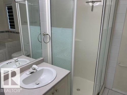 232 Kulawy Drive, Edmonton, AB - Indoor Photo Showing Bathroom