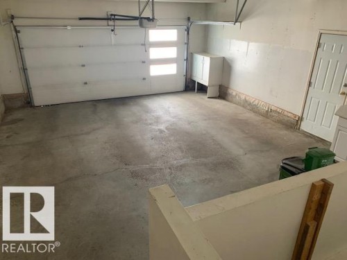 232 Kulawy Drive, Edmonton, AB - Indoor Photo Showing Garage