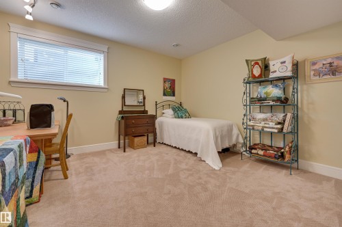 10810 74 Avenue, Edmonton, AB - Indoor Photo Showing Bedroom