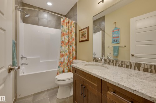 10810 74 Avenue, Edmonton, AB - Indoor Photo Showing Bathroom