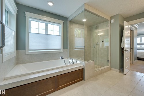 10810 74 Avenue, Edmonton, AB - Indoor Photo Showing Bathroom