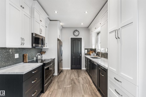 103 52318 Rge Road 25, Rural Parkland County, AB - Indoor Photo Showing Kitchen With Upgraded Kitchen