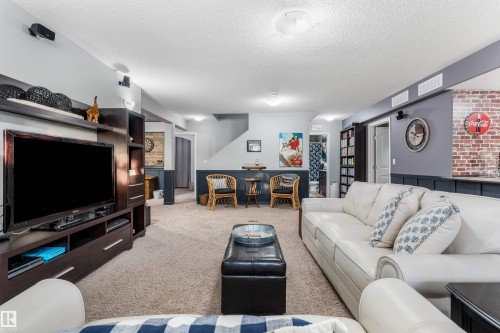 103 52318 Rge Road 25, Rural Parkland County, AB - Indoor Photo Showing Living Room