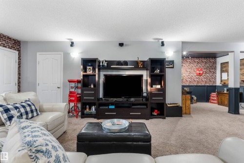 103 52318 Rge Road 25, Rural Parkland County, AB - Indoor Photo Showing Living Room