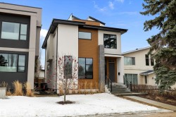 44A VALLEYVIEW Crescent  Edmonton, AB T5R 5S4
