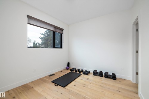 44A Valleyview Crescent, Edmonton, AB - Indoor Photo Showing Other Room