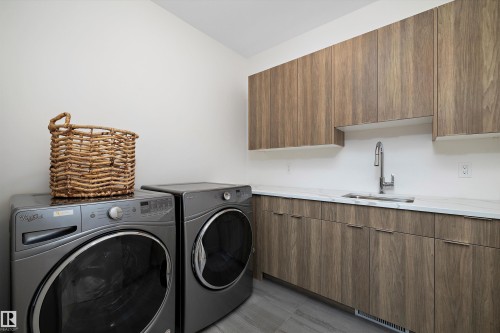 44A Valleyview Crescent, Edmonton, AB - Indoor Photo Showing Laundry Room