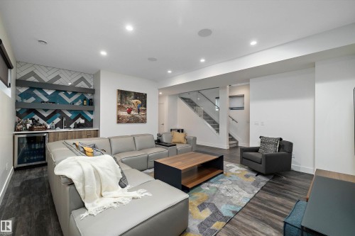 44A Valleyview Crescent, Edmonton, AB - Indoor Photo Showing Other Room