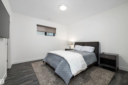 44A Valleyview Crescent, Edmonton, AB - Indoor Photo Showing Bedroom