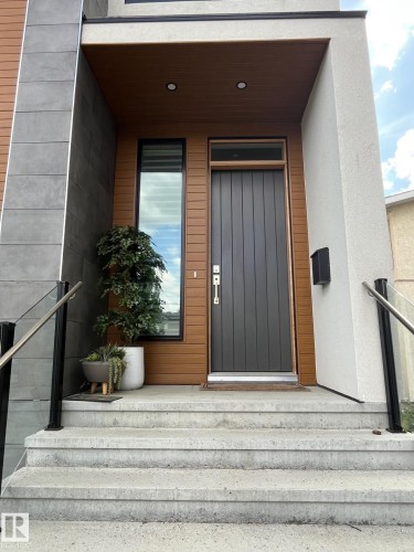 44A Valleyview Crescent, Edmonton, AB - Outdoor With Exterior