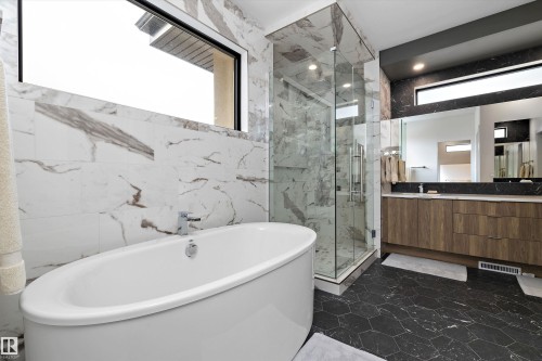 44A Valleyview Crescent, Edmonton, AB - Indoor Photo Showing Bathroom