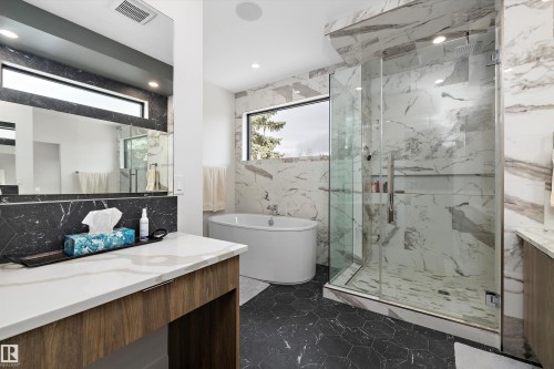 44A Valleyview Crescent, Edmonton, AB - Indoor Photo Showing Bathroom