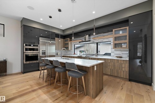 44A Valleyview Crescent, Edmonton, AB - Indoor Photo Showing Kitchen With Upgraded Kitchen