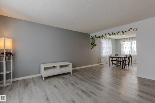 5221 51 A Avenue, Legal, AB - Indoor Photo Showing Other Room