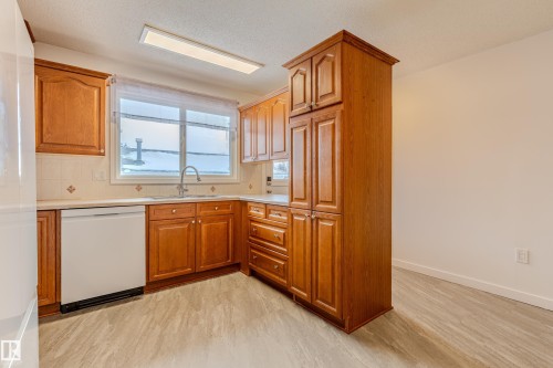 5221 51 A Avenue, Legal, AB - Indoor Photo Showing Kitchen