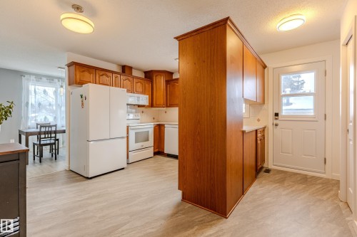 5221 51 A Avenue, Legal, AB - Indoor Photo Showing Kitchen