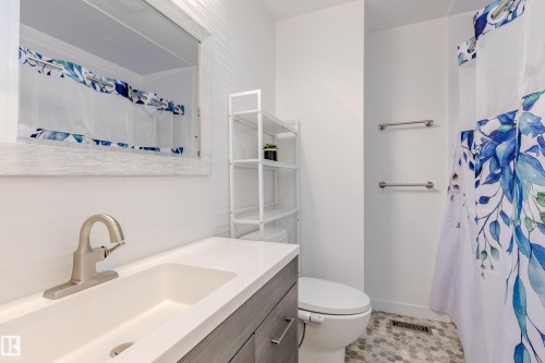 5221 51 A Avenue, Legal, AB - Indoor Photo Showing Bathroom
